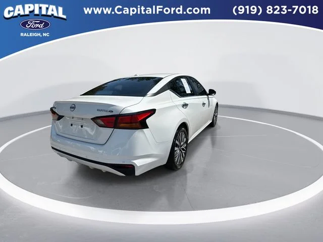Used 2025 White Nissan 2.5 SV image 8