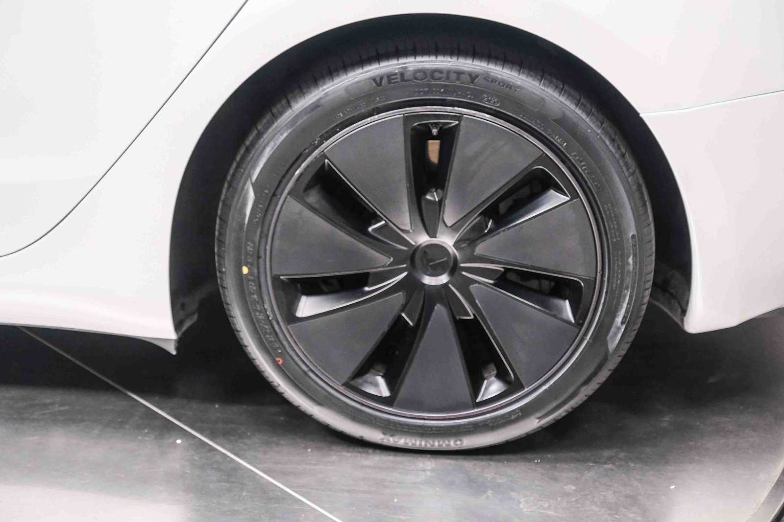 Used 2024 Pearl White Multi-Coat Tesla  image 9
