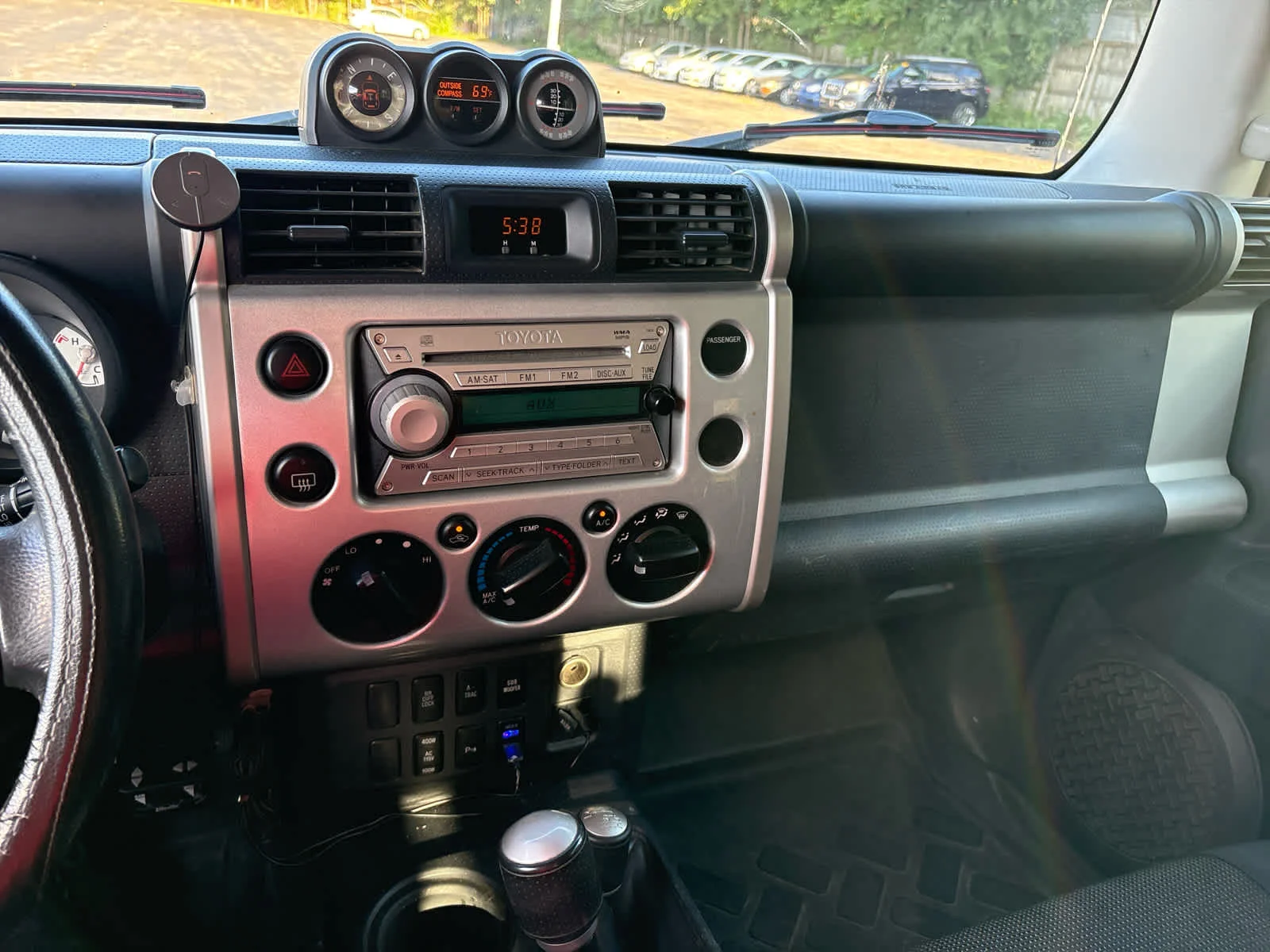 Used 2008 White/Titanium Metallic Toyota  image 11