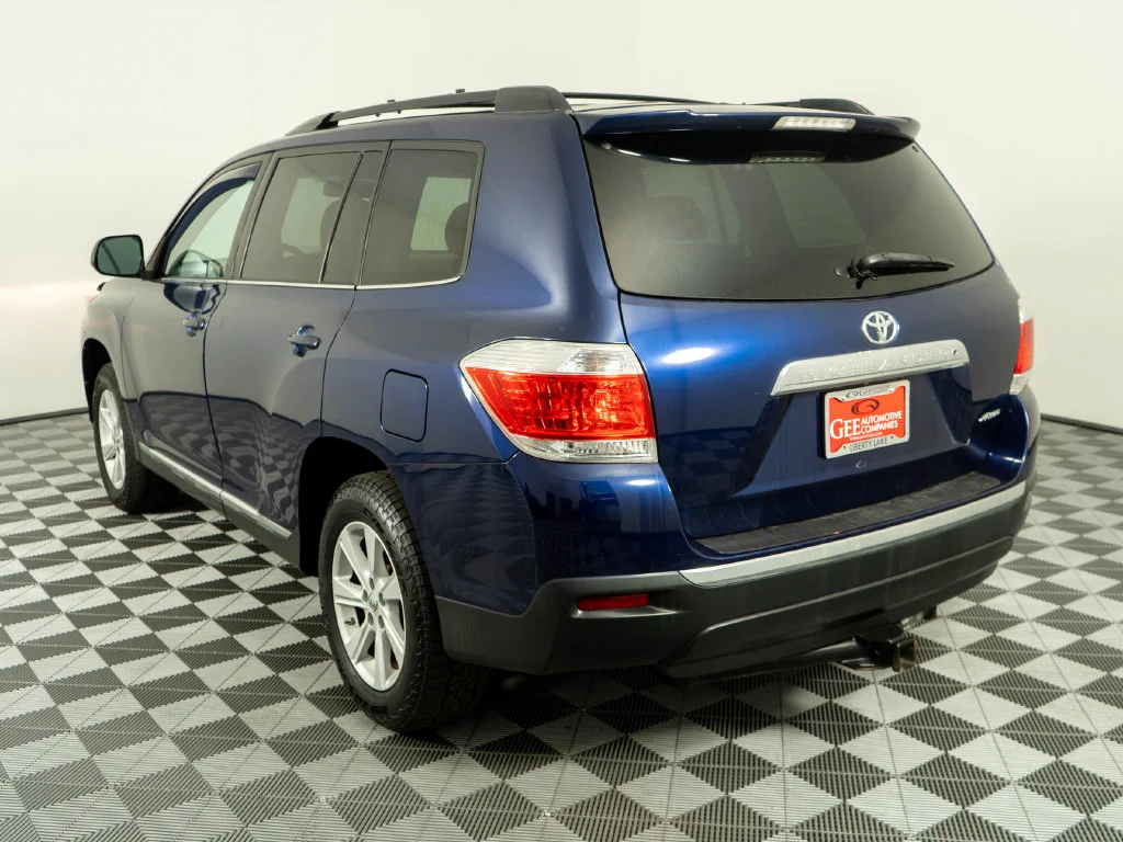 Used 2013 Blue Toyota SE image 4