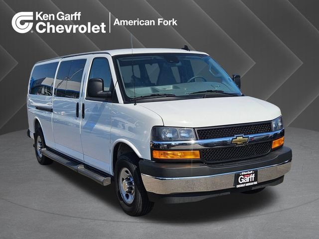 2025 Chevrolet Express 3500 LT Extended's photo