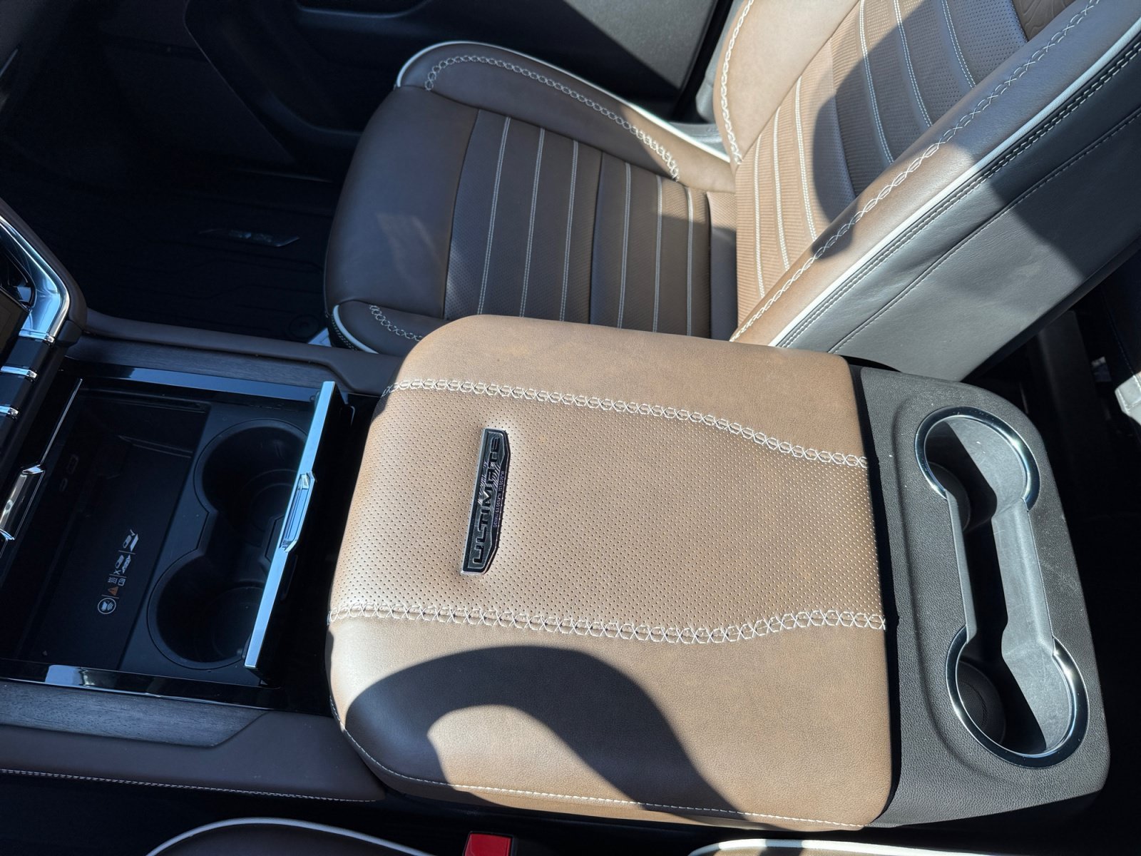 2025 GMC Yukon Denali Ultimate - Photo 14