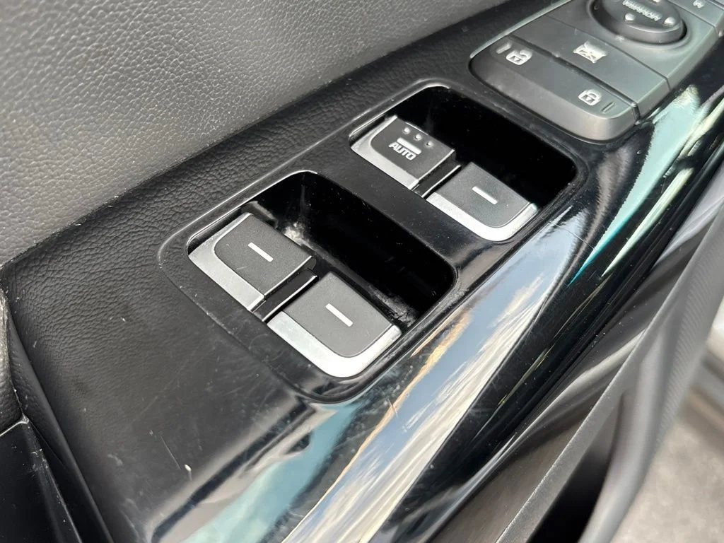 Used 2022 Silver Kia EX image 16