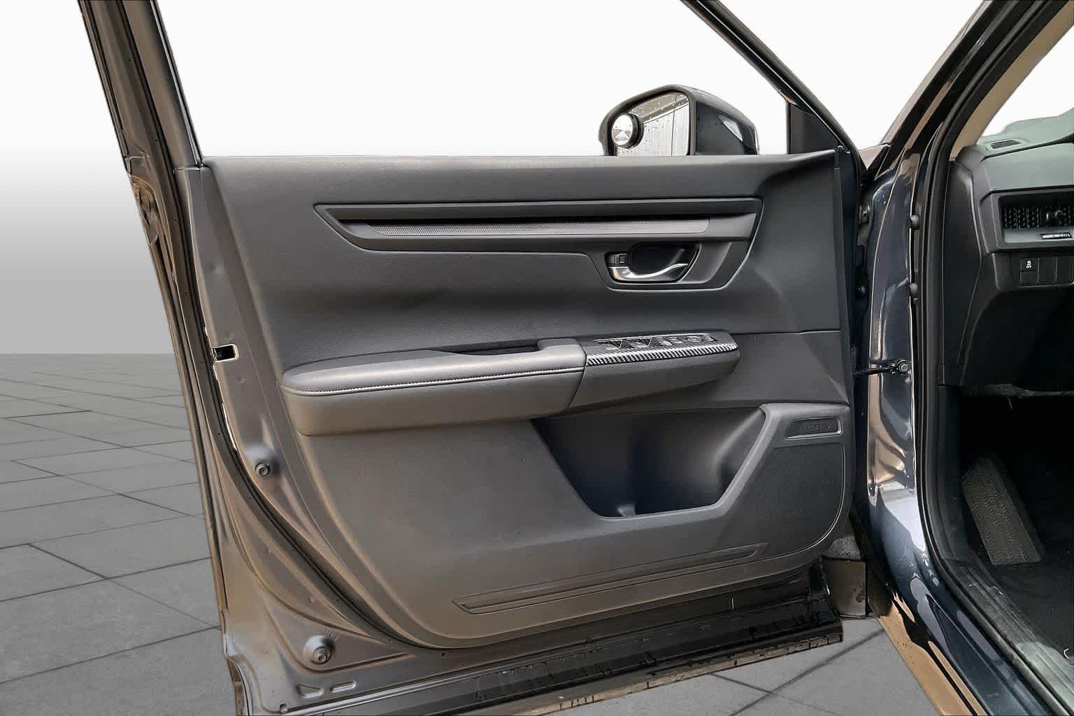 Used 2025 Meteorite Gray Metallic Honda LX image 21