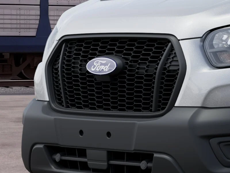 New 2027 Silver Metallic Ford Base image 17