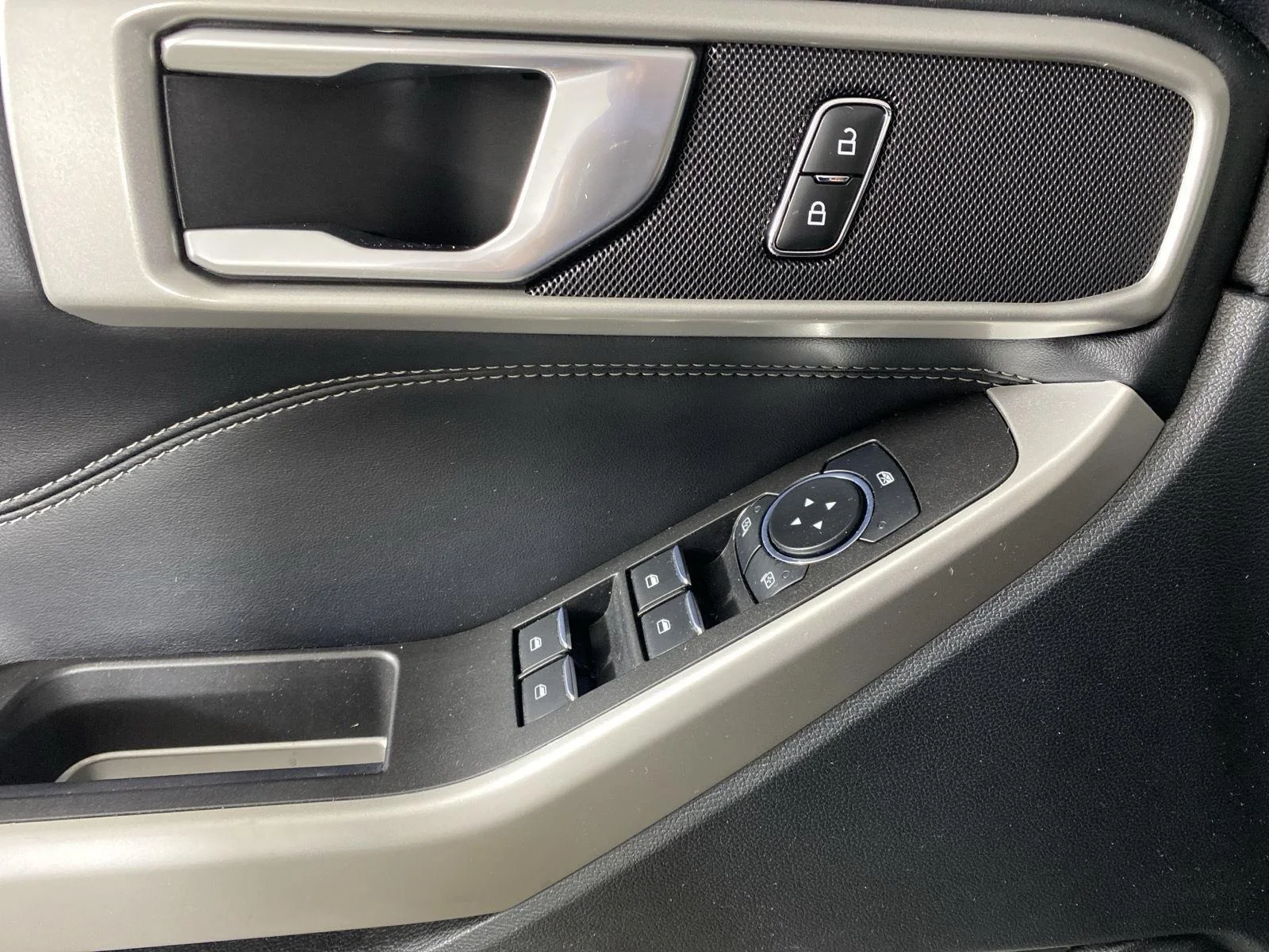 Used 2023 Black Metallic Ford XLT image 19
