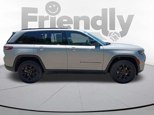 New 2026 Silver Zynith Exterior Paint Jeep Altitude image 4