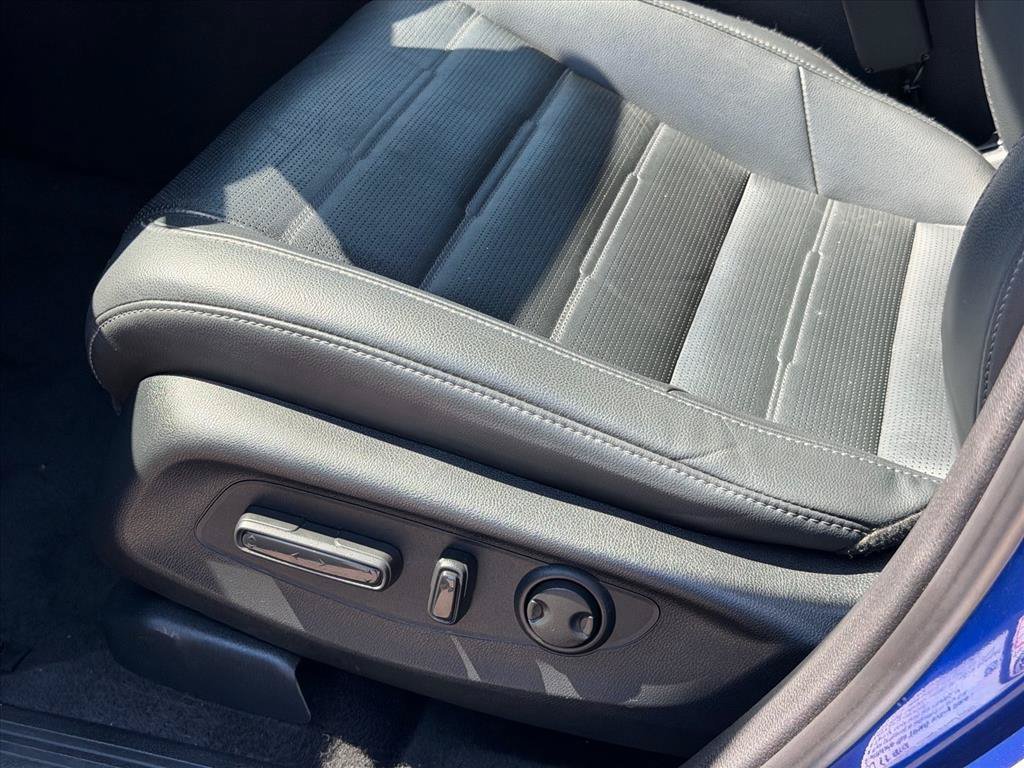 Used 2023 Beige Honda EX-L image 17