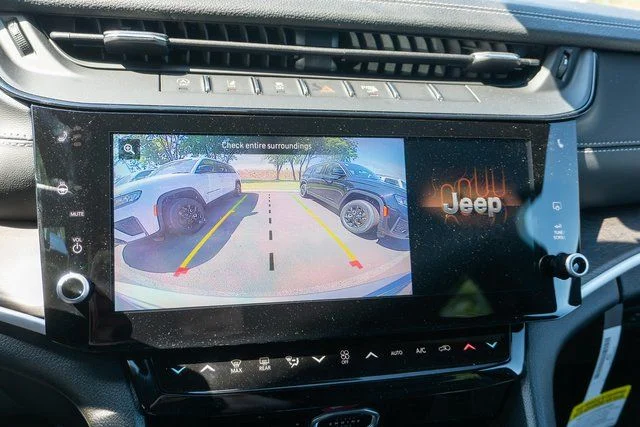 New 2026 Silver Zynith Exterior Paint Jeep Altitude image 22