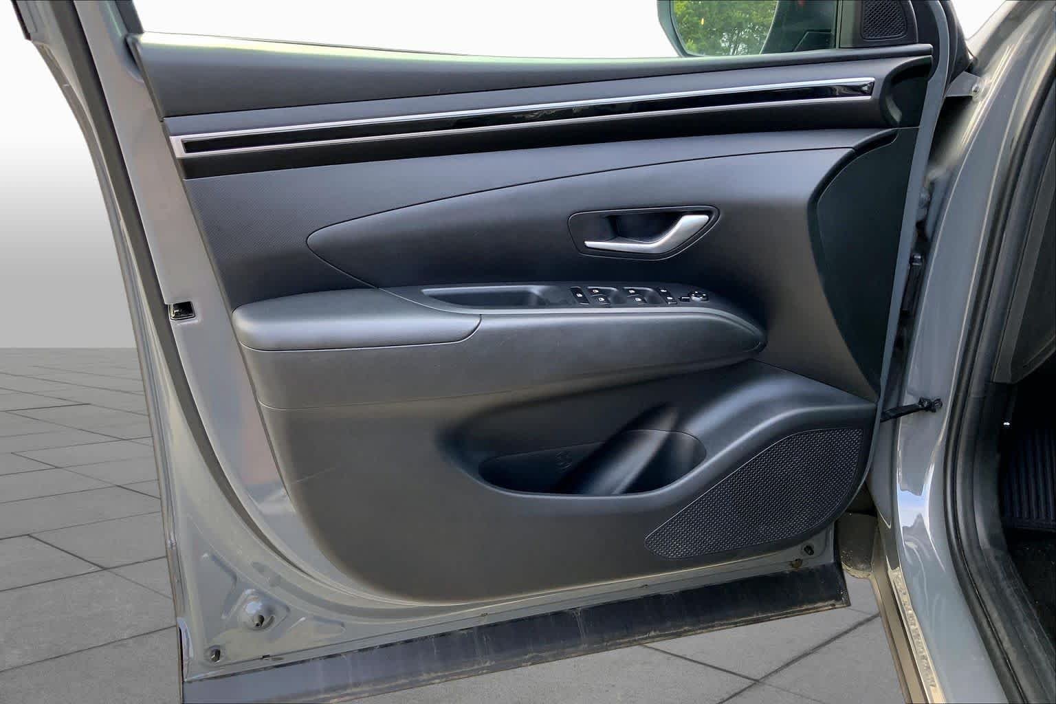 Used 2023 Hampton Gray Hyundai SEL image 21