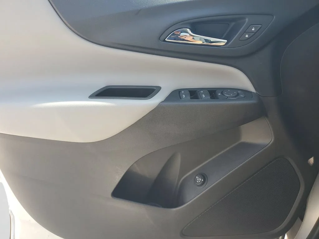 Used 2018 SILVER ICE METALLIC Chevrolet LT image 18