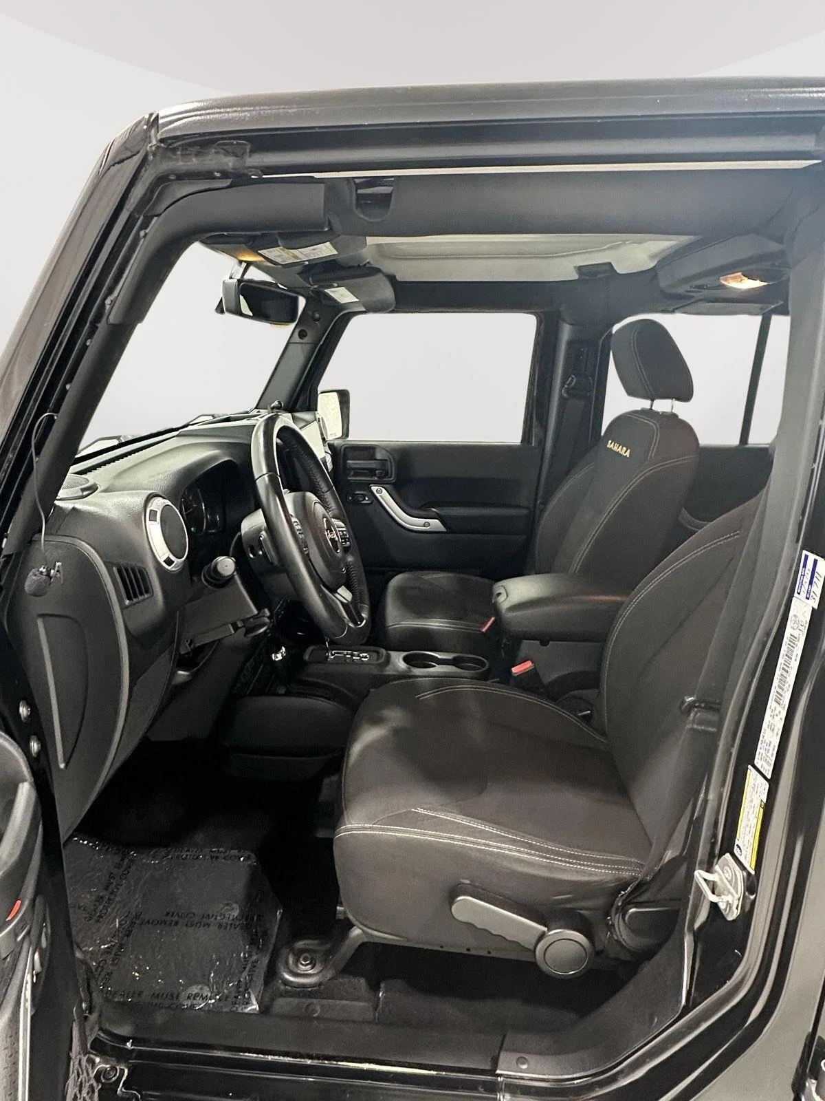 Used 2015 Black Jeep Sahara image 16