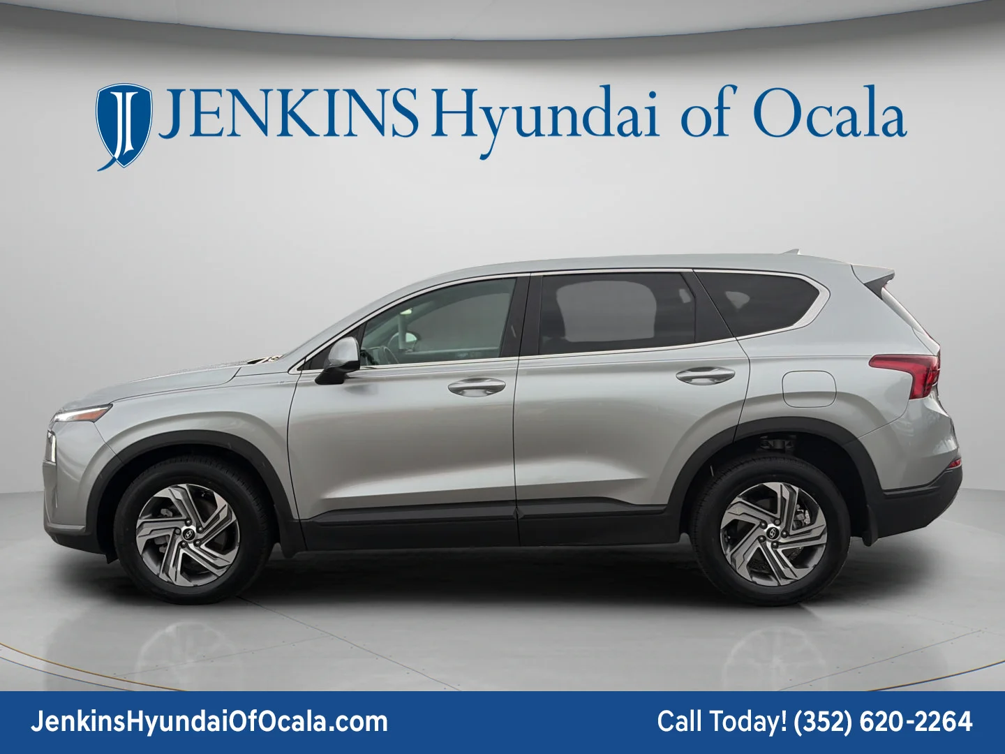 Used 2023 Shimmering Silver Hyundai SE image 6