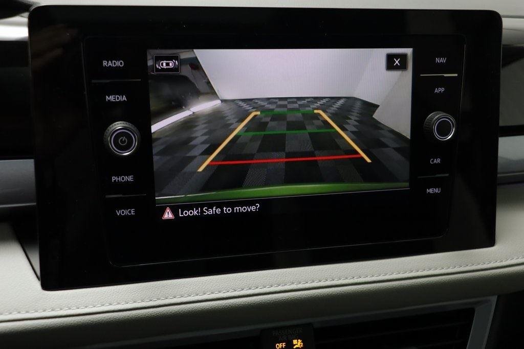 2025 Volkswagen Taos SEL - Photo 10