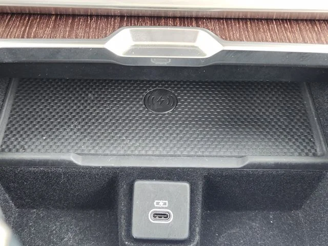 Certified Used 2024 Black Land Rover SE image 18