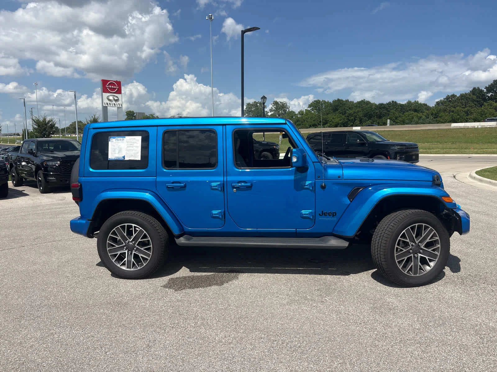 Used 2022 Hydro Blue Pearlcoat Jeep Unlimited Sahara High Altitude image 11
