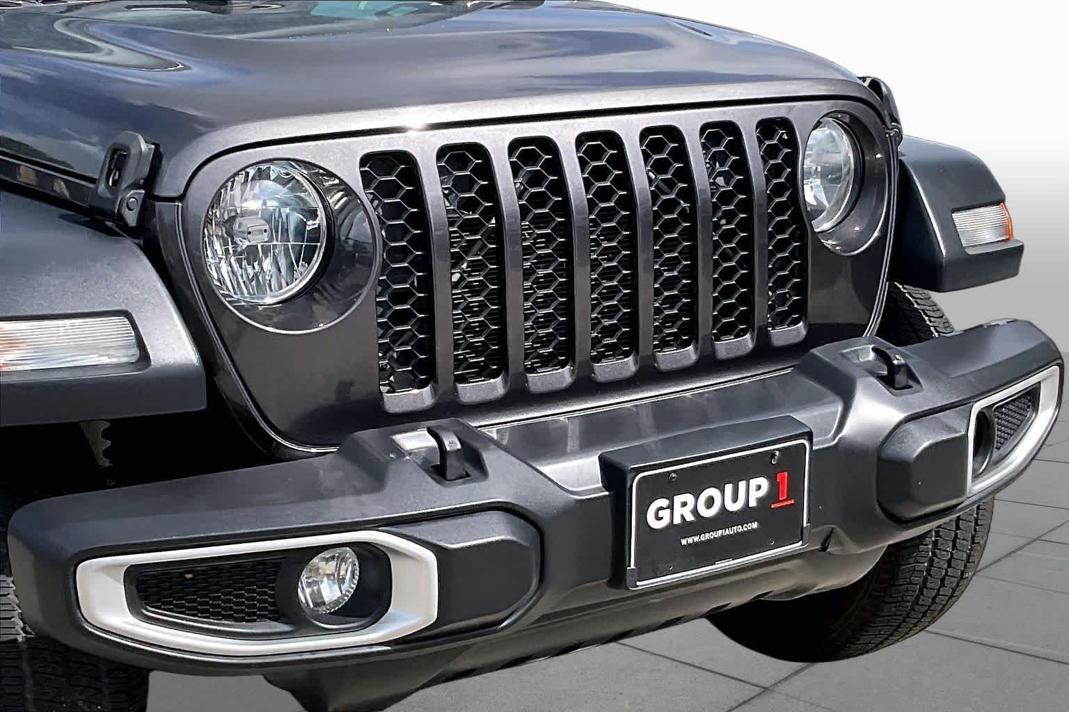 Used 2023 Granite Crystal Metallic Clearcoat Jeep Sport image 26