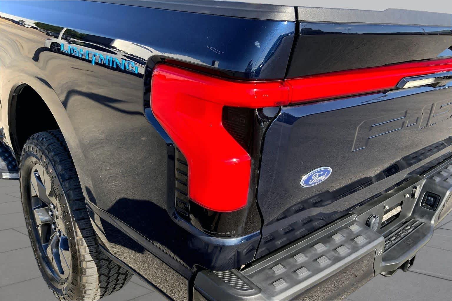 Used 2023 Antimatter Blue Metallic Ford LARIAT image 24