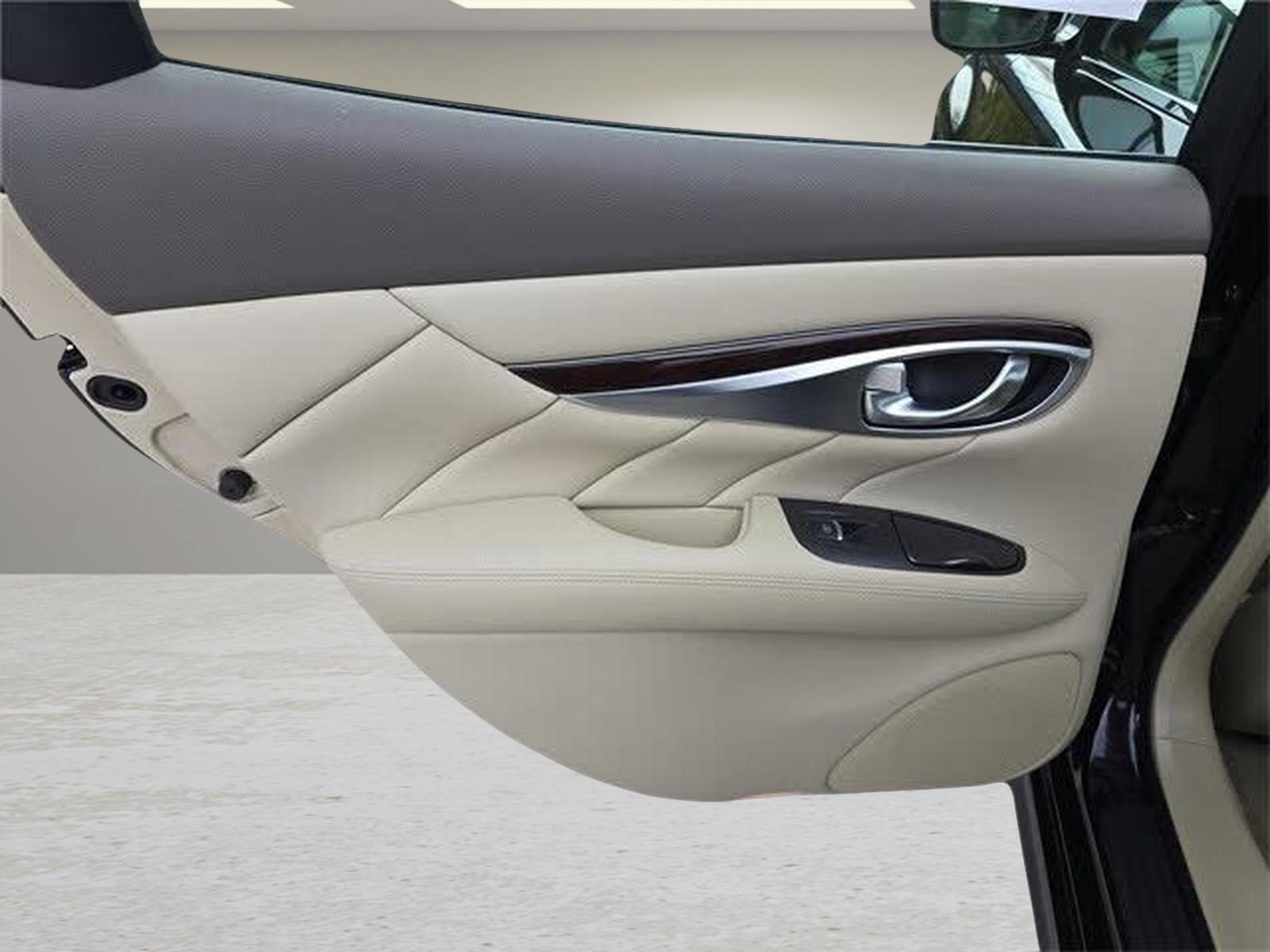 Used 2011 Malbec Black INFINITI Base image 12