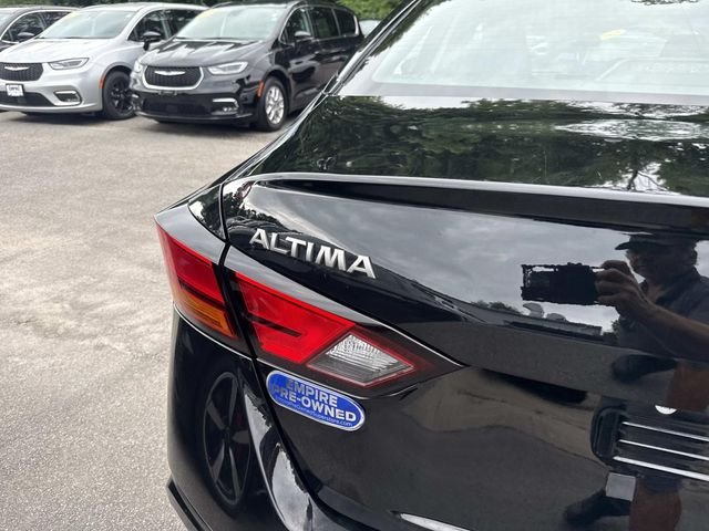 Used 2024 Super Black Nissan 2.5 SR image 7
