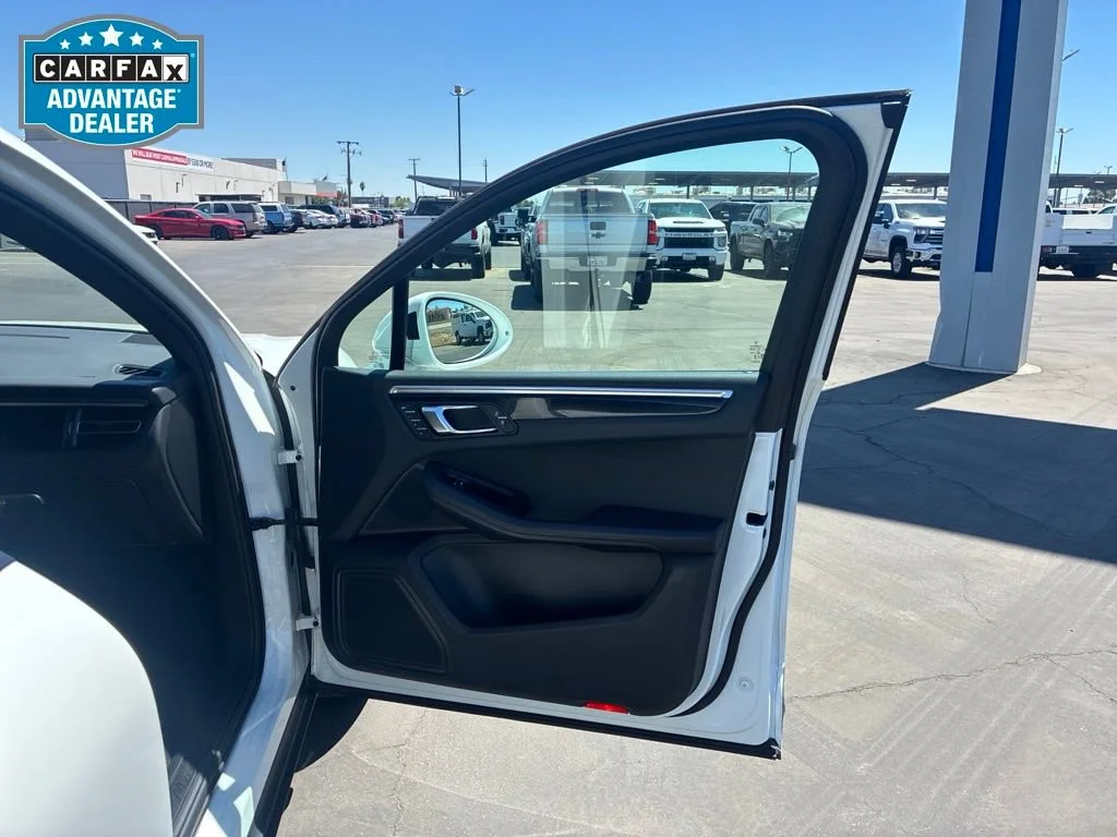 Used 2024  Porsche  image 26
