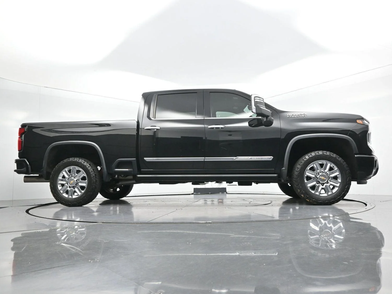 Used 2024 Black Chevrolet High Country image 52