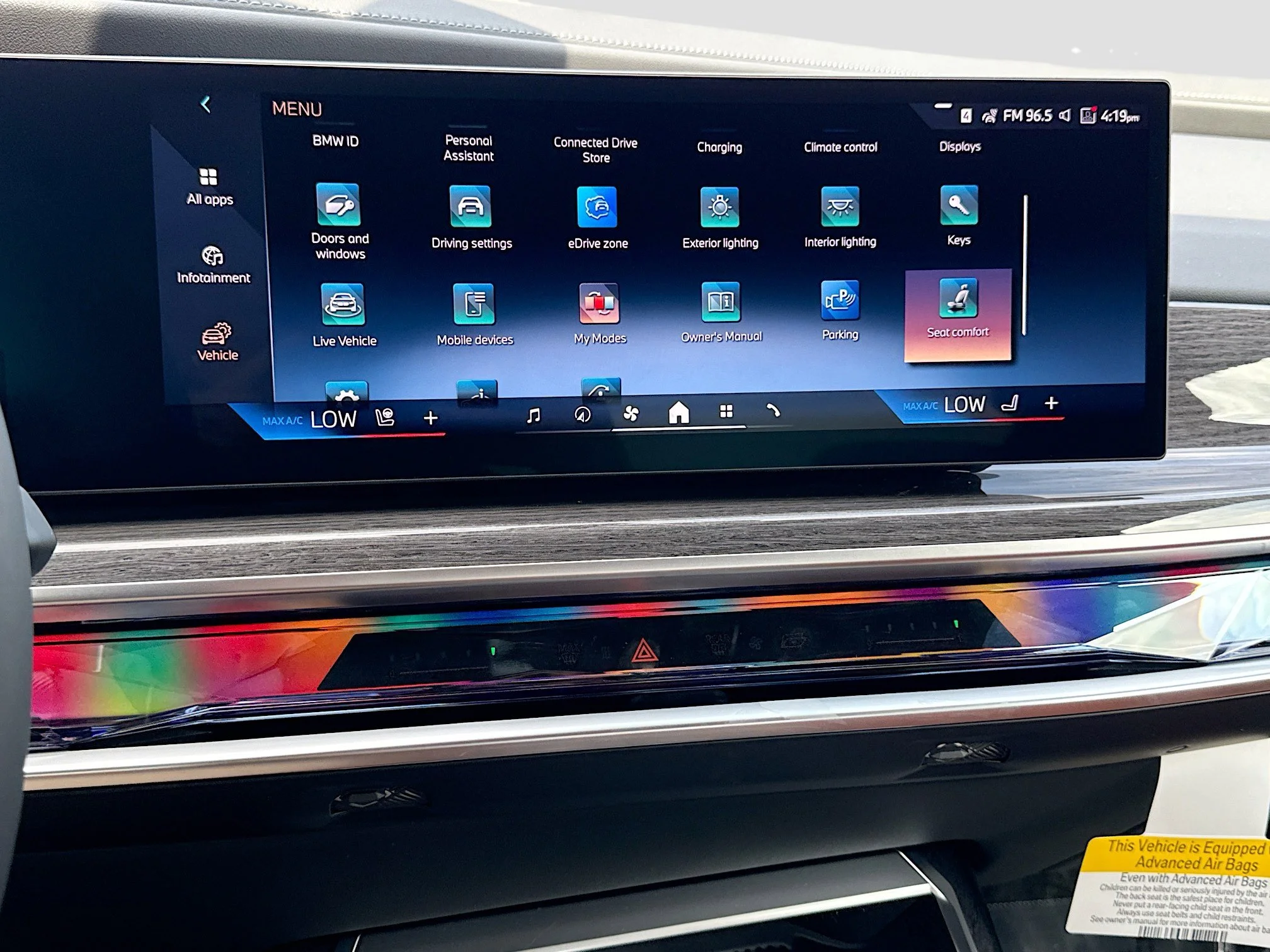 New 2026 Dravit Grey Metallic BMW 750e xDrive image 29