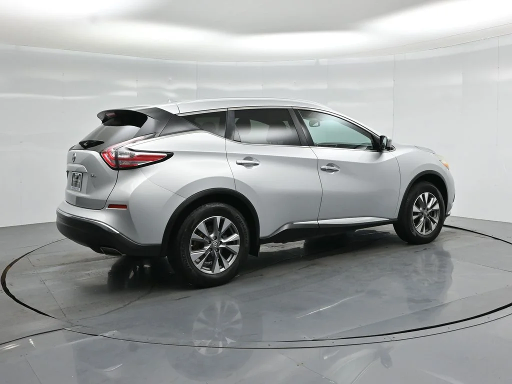 Used 2016 Silver Nissan SL image 23