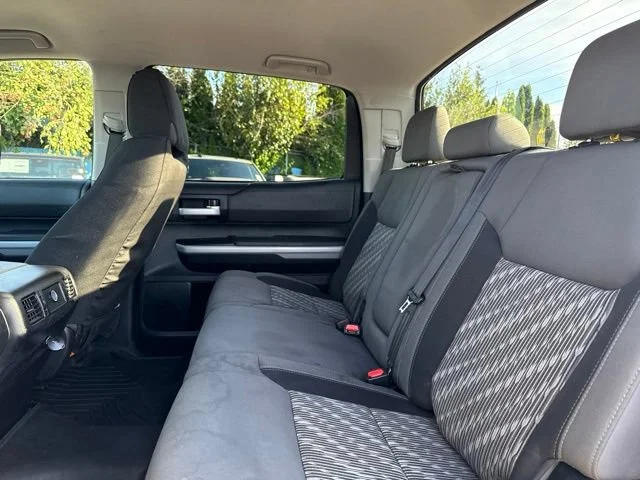 Used 2018 Midnight Black Metallic Toyota SR5 image 17