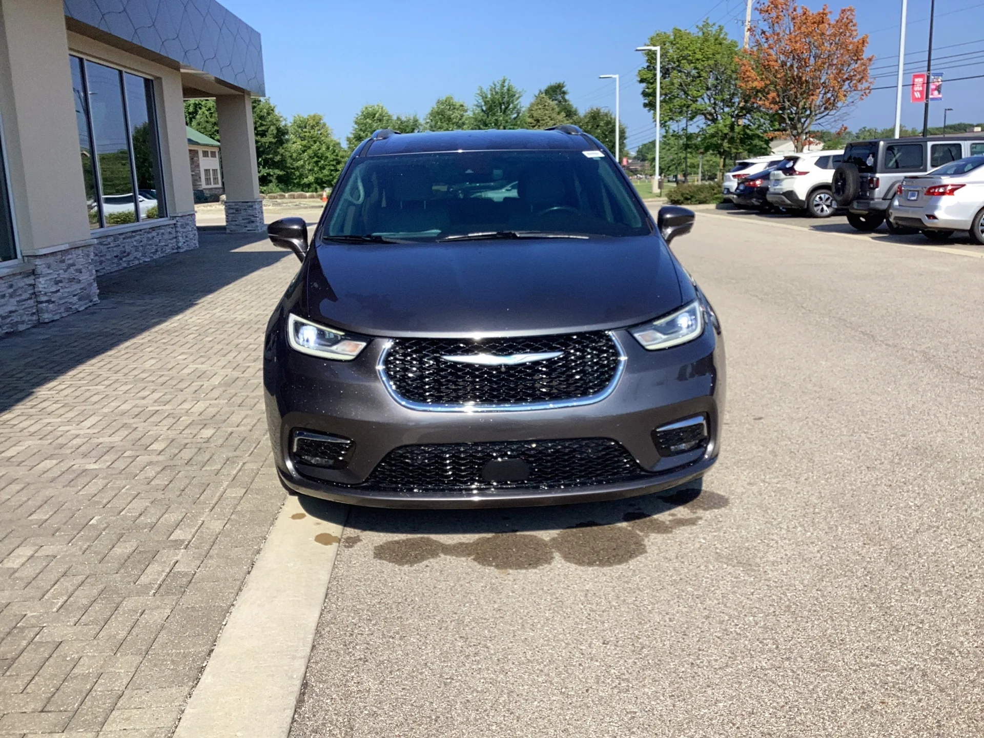 Used 2021 Granite Crystal Metallic Clear Coat Chrysler Touring L image 9