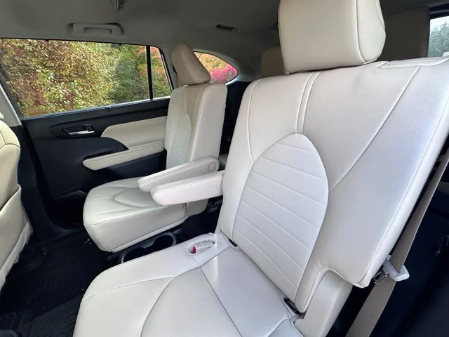 Used 2024 Off-white Toyota XLE image 11