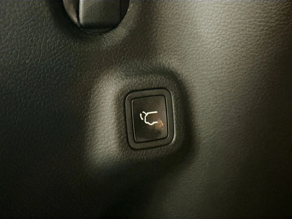 New 2026 Silver Jeep Latitude image 17