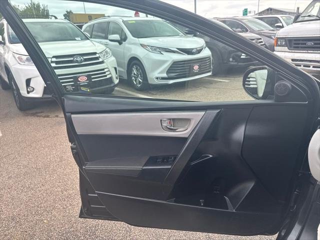 2017 Toyota Corolla LE - Photo 32