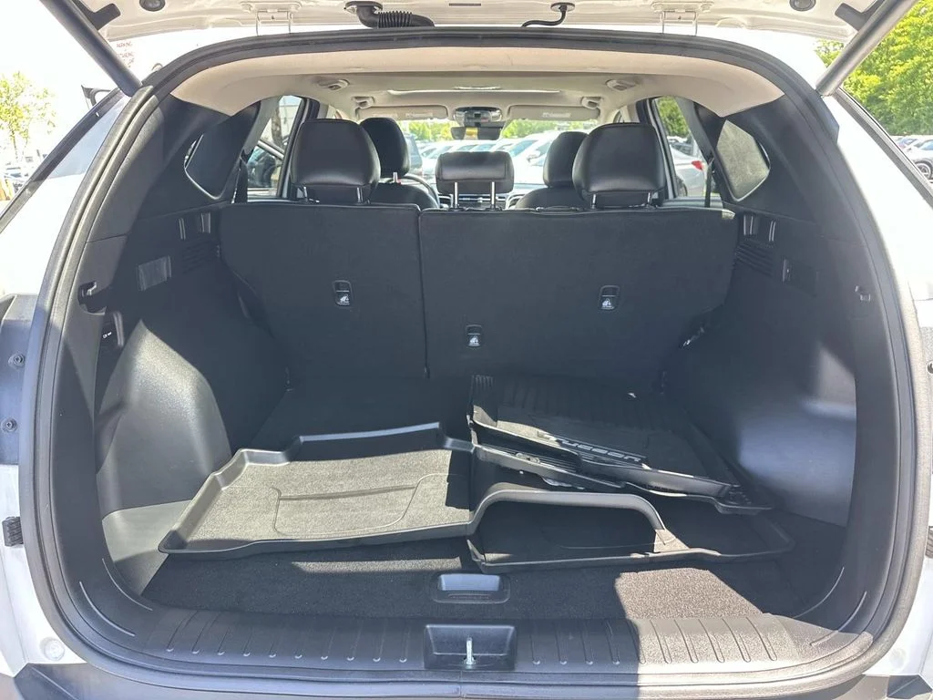 Used 2023 White Hyundai SEL image 29