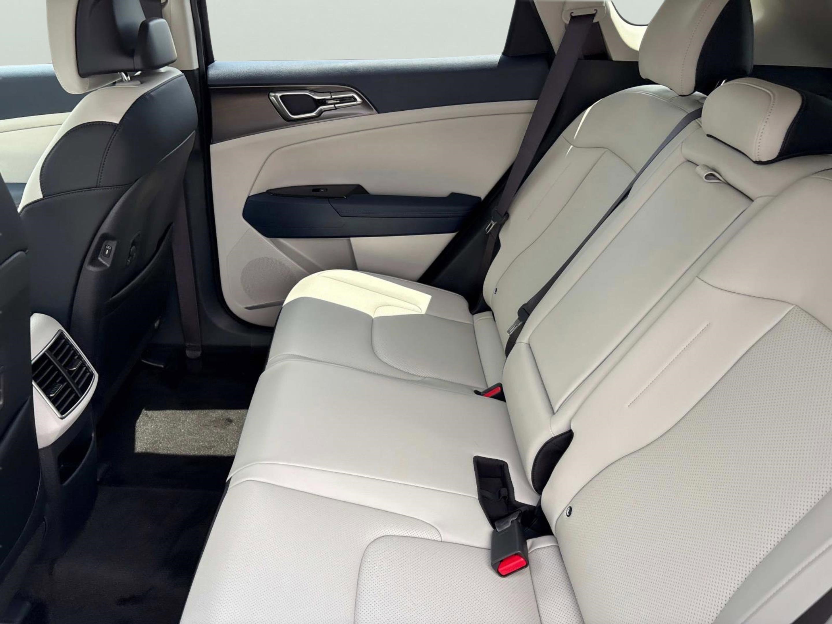 New 2025 Fusion Black Kia EX image 17
