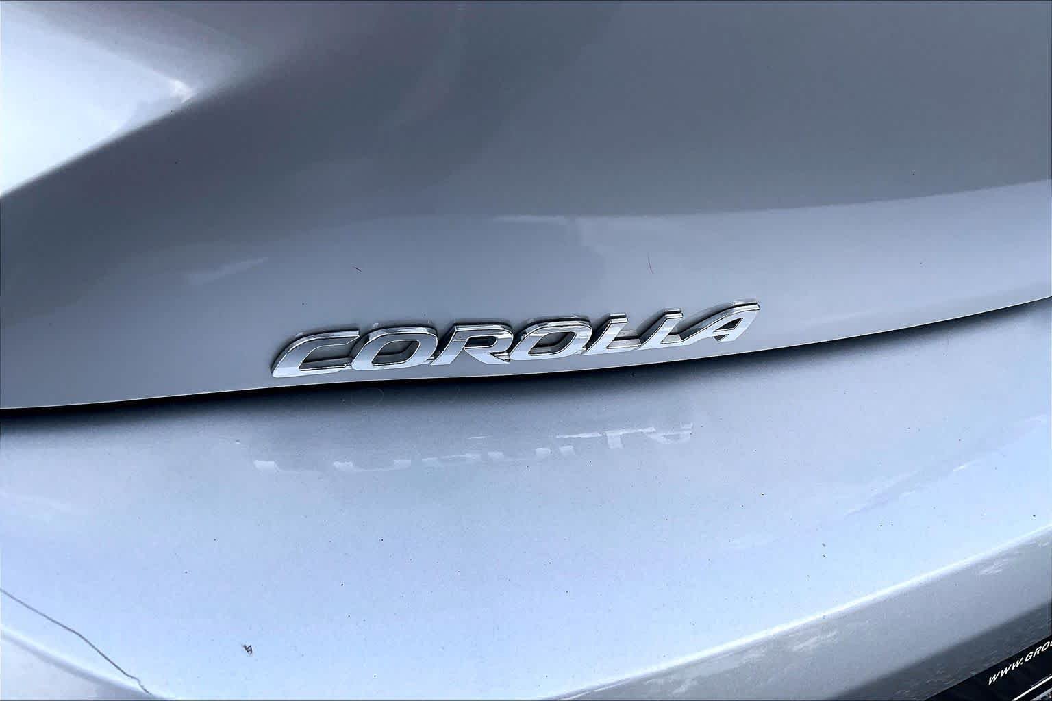 Used 2019 Classic Silver Metallic Toyota XSE image 29