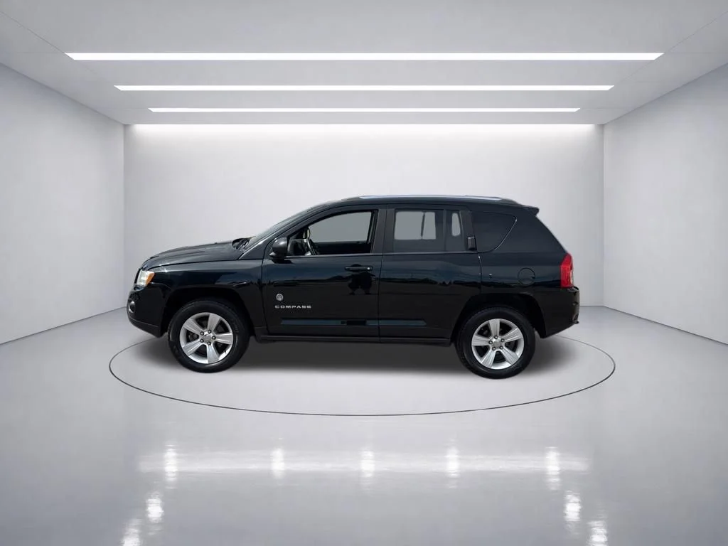 Used 2013 Black Forest Green Pearlcoat Jeep Latitude image 4