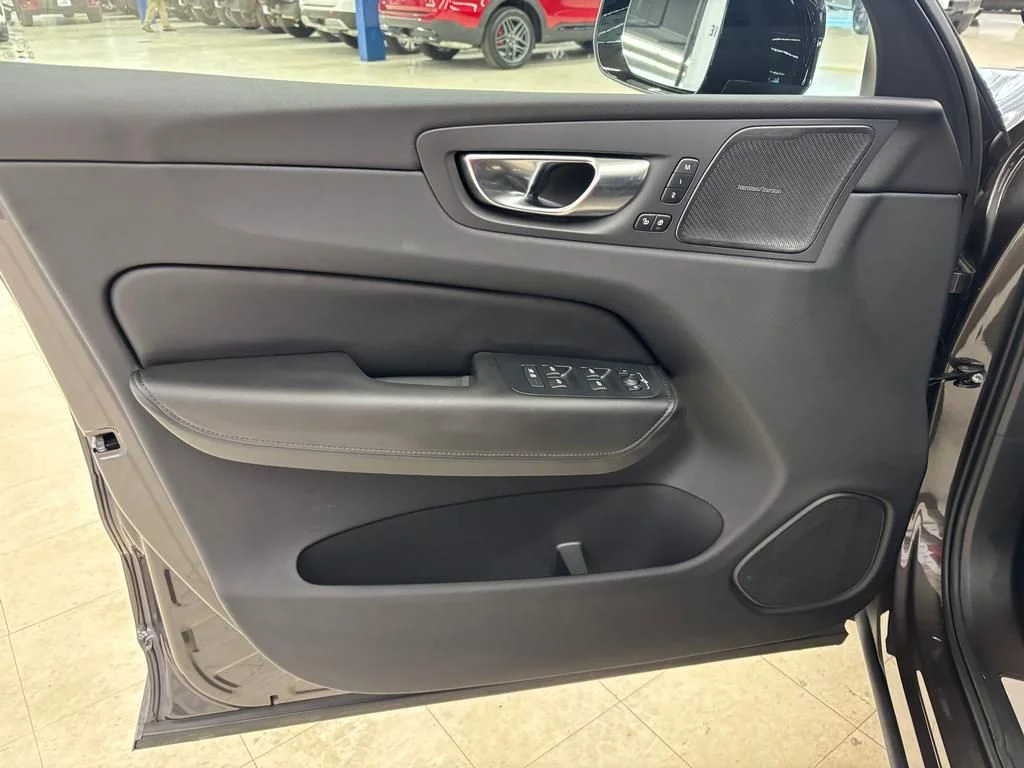 2024 Volvo XC60 Plus - Photo 10