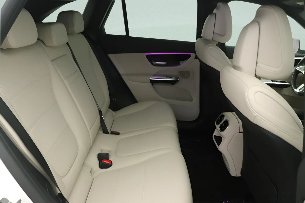 Used 2025 White Mercedes-Benz 350e 4MATIC® Plug in Hybrid image 29