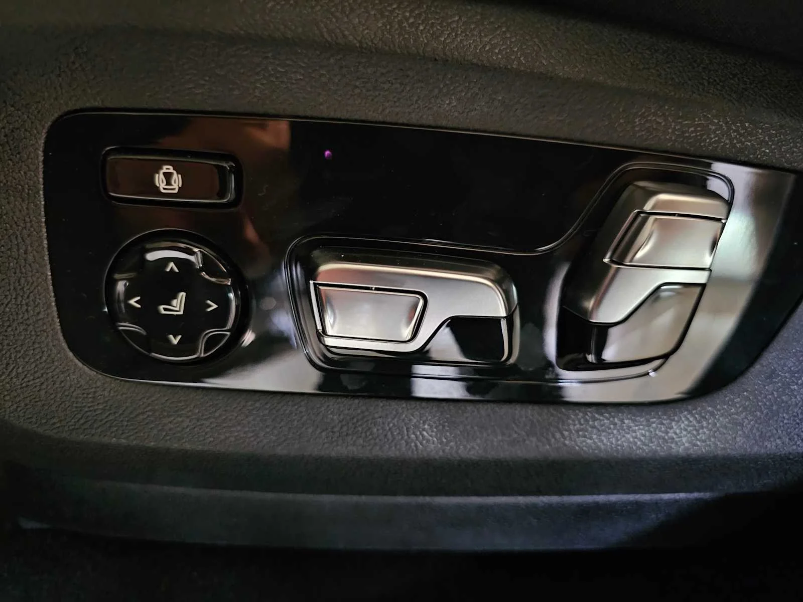 New 2026 Black Sapphire Metallic BMW xDrive40i image 29