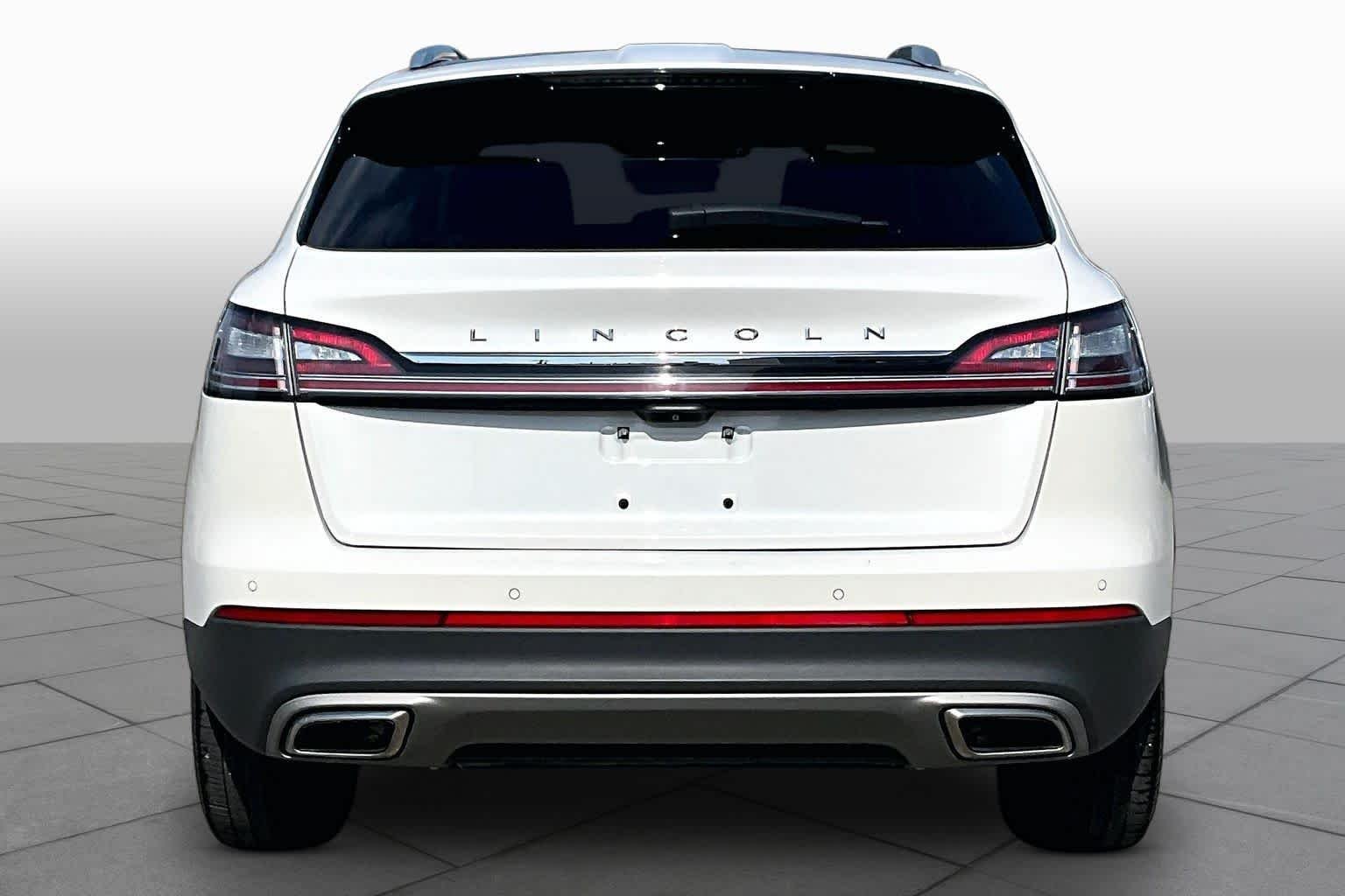 Used 2022 Pristine White Lincoln Reserve image 5