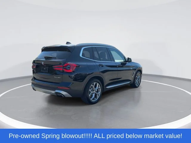 Used 2022 Black BMW sDrive30i image 7