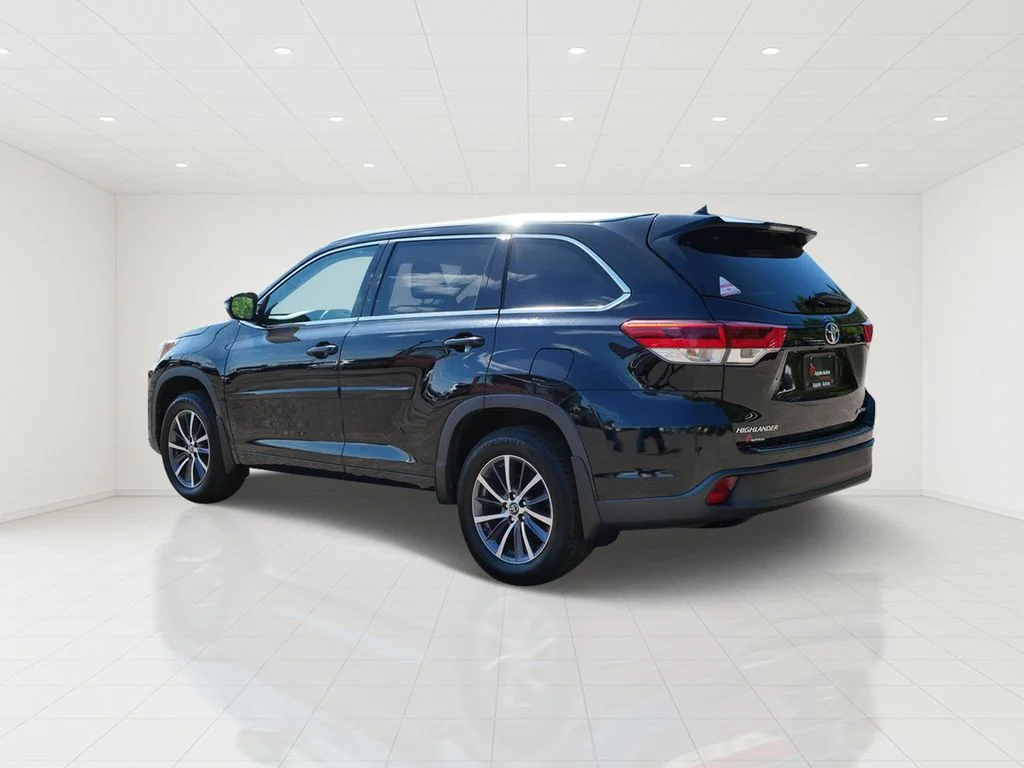 Certified Used 2018 Black Toyota XLE image 4