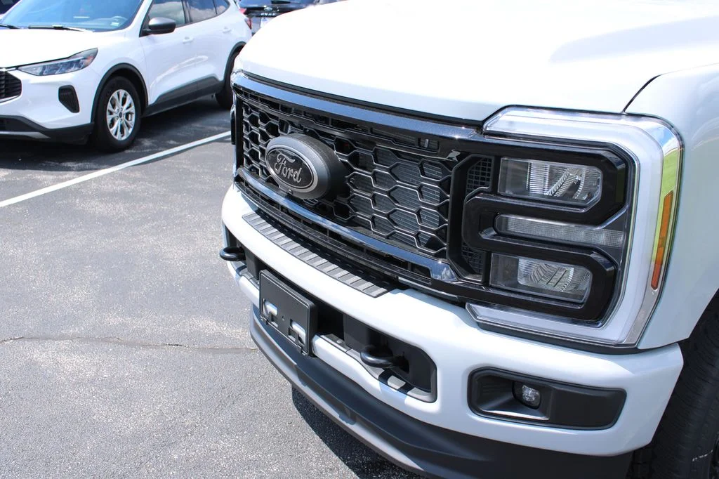 New 2026 Avalanche Ford F-350® XLT image 4