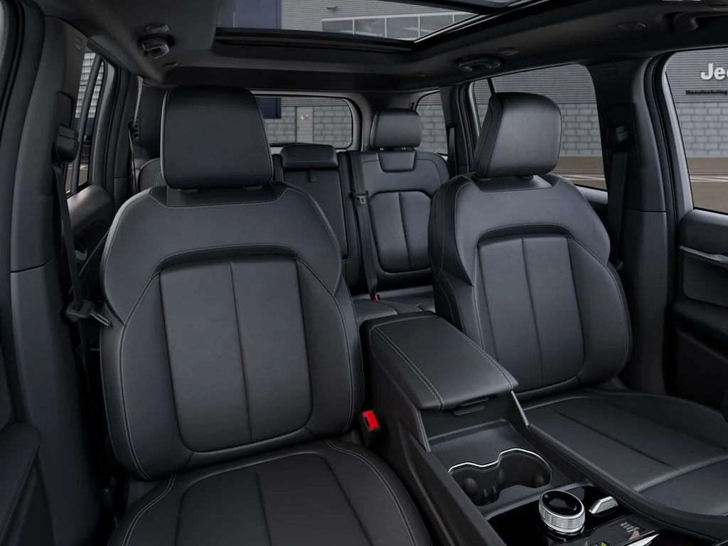 New 2026 Silver Zynith Exterior Paint Jeep Limited image 17