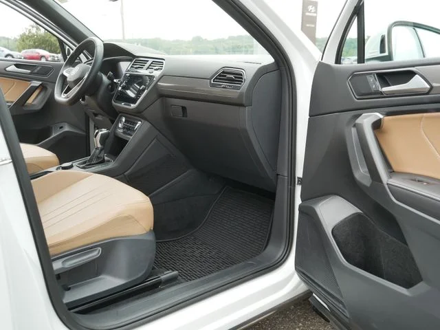 Used 2024 White Volkswagen 2.0T SE image 19