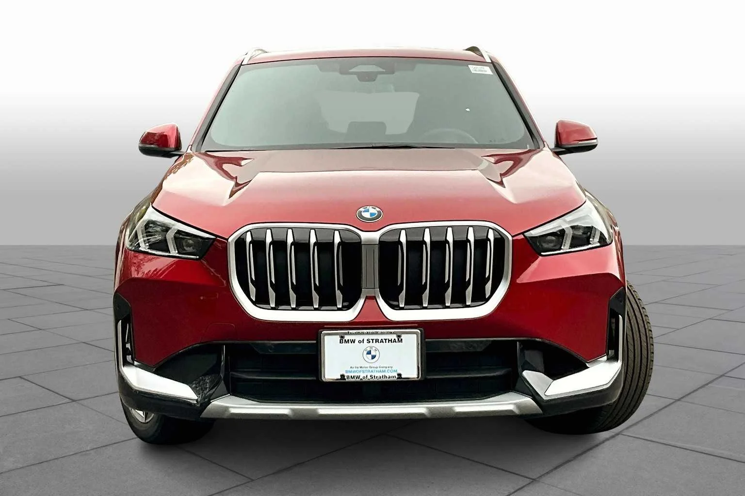 New 2026 Vegas Red Metallic BMW xDrive28i image 3