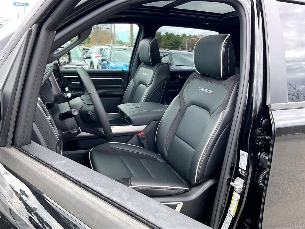 New 2026 Diamond Black Crystal Pearl-Coat Exterior Paint RAM Laramie image 11