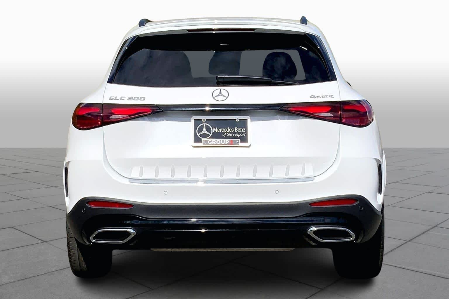 New 2026 MANUFAKTUR Moonlight White Metallic Mercedes-Benz GLC 300 image 4