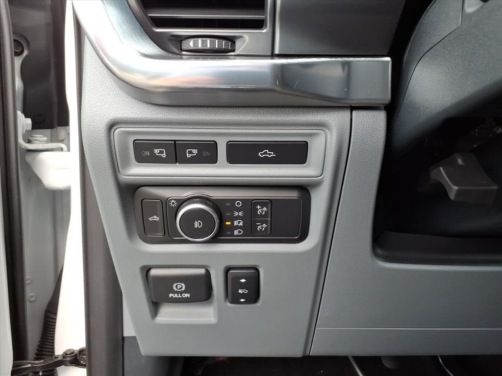 Used 2021 White Ford Lariat image 17